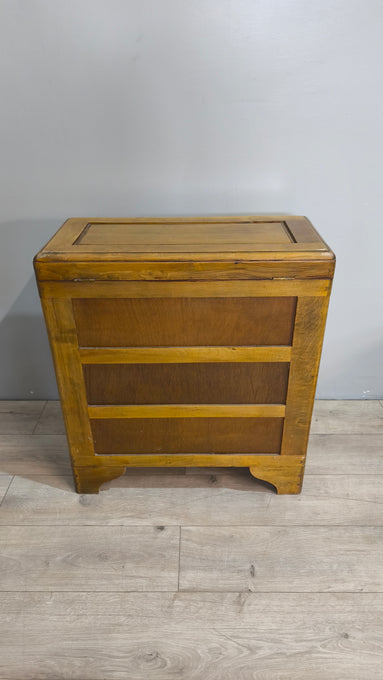 89016 Mobile in legno con due cassetti e un vano contenitore