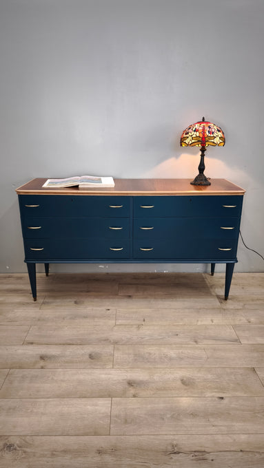 89111 Cassettiera degli anni 60 rivisitata in stile moderno