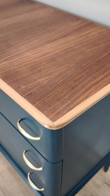 89111 Cassettiera degli anni 60 rivisitata in stile moderno