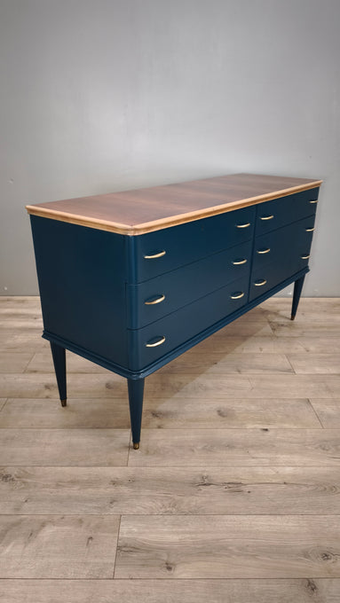 89111 Cassettiera degli anni 60 rivisitata in stile moderno