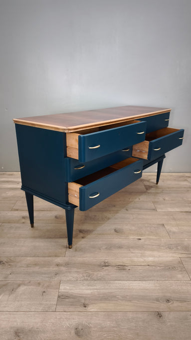 89111 Cassettiera degli anni 60 rivisitata in stile moderno