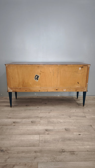 89111 Cassettiera degli anni 60 rivisitata in stile moderno