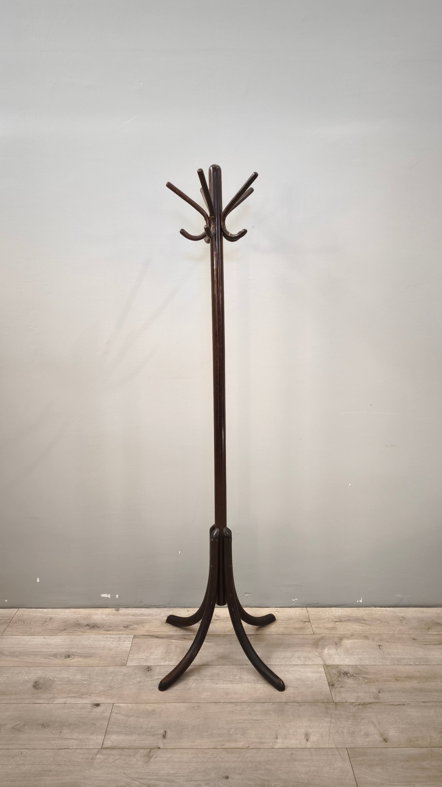 89121 Appendiabiti a piantana stile Thonet