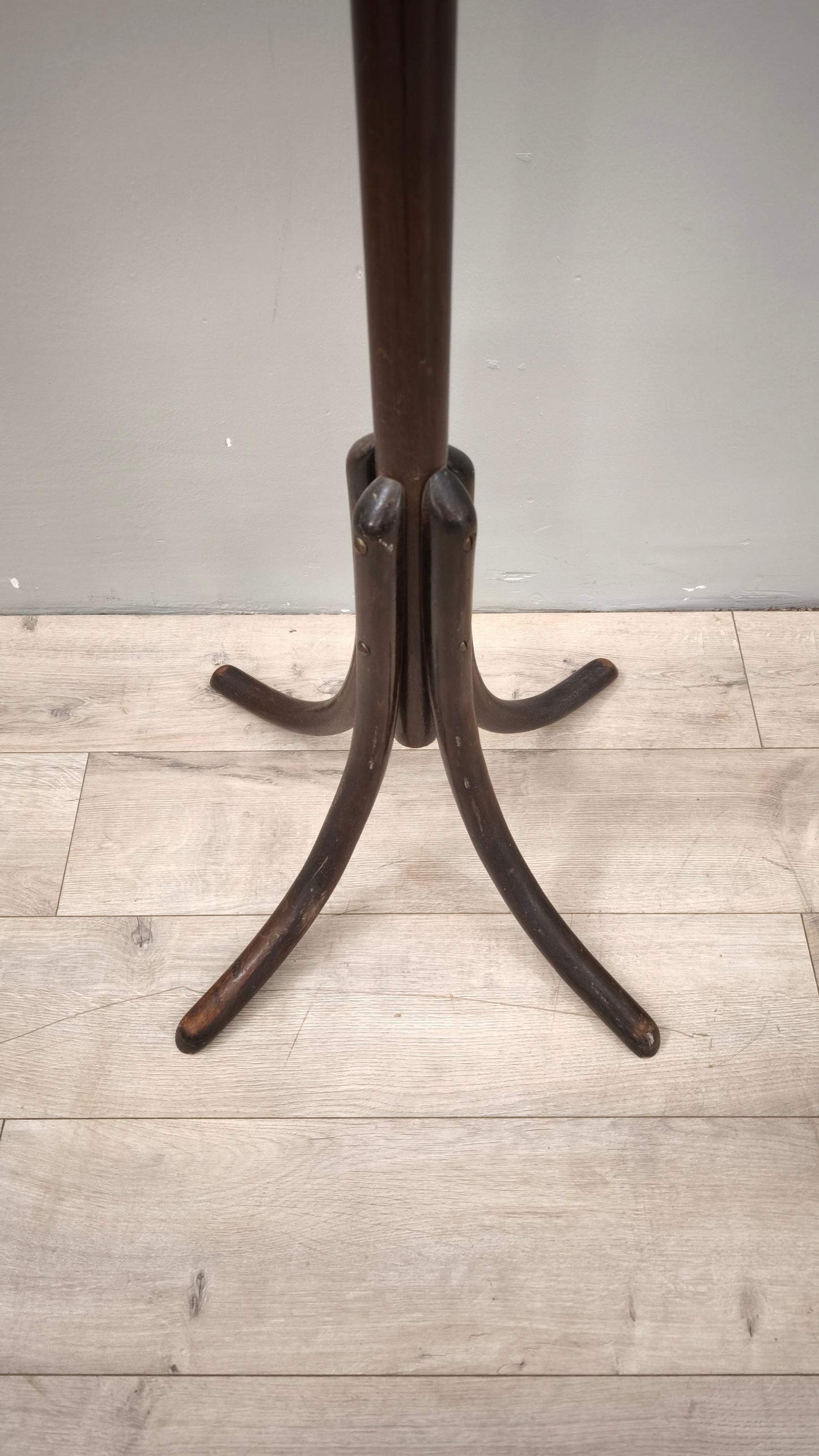 89121 Appendiabiti a piantana stile Thonet