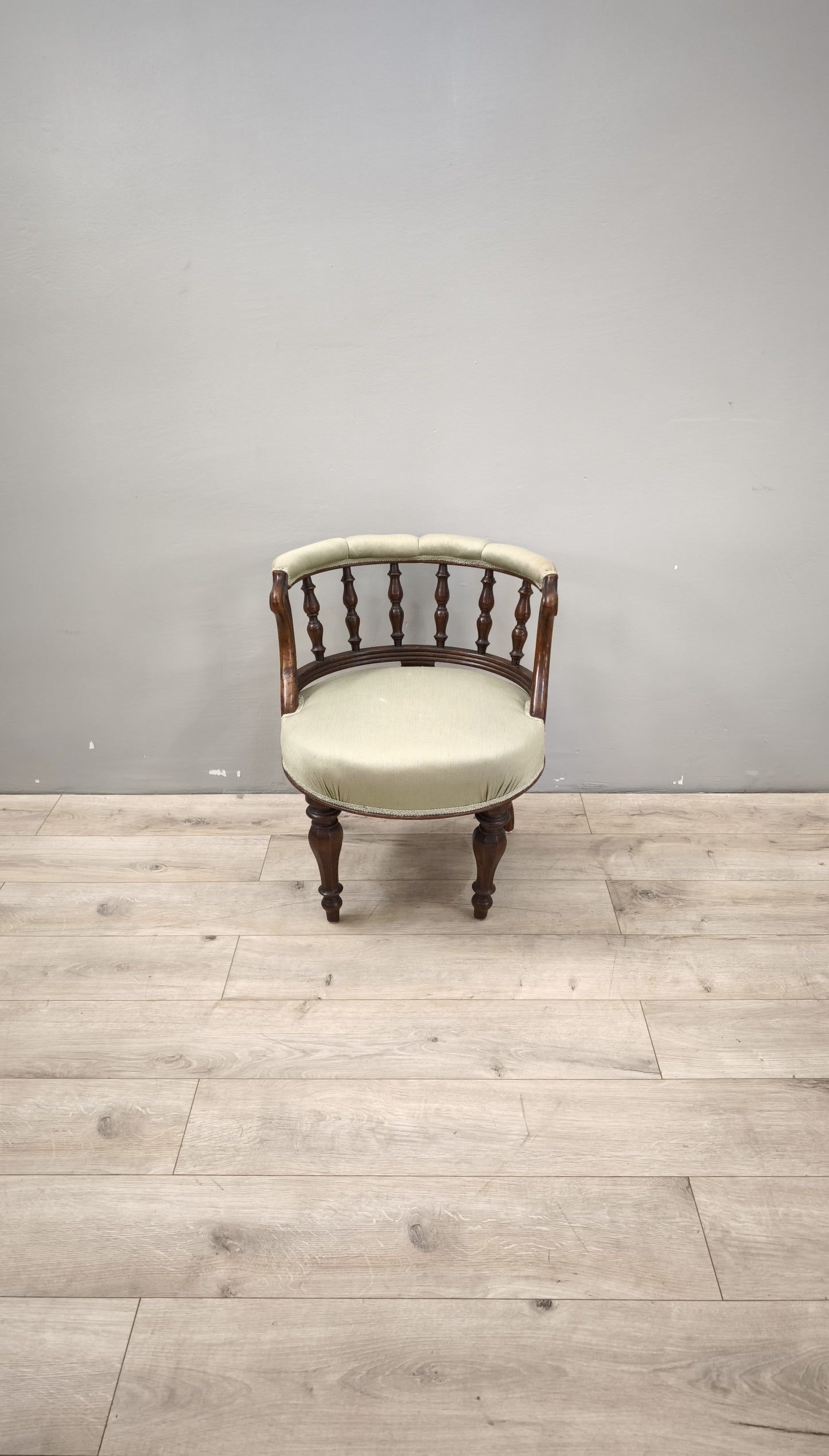 89132 Poltroncina in legno con seduta verde