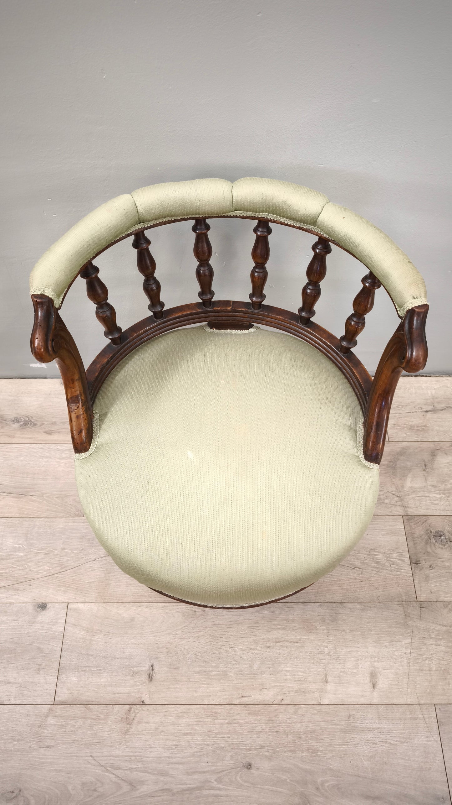 89132 Poltroncina in legno con seduta verde