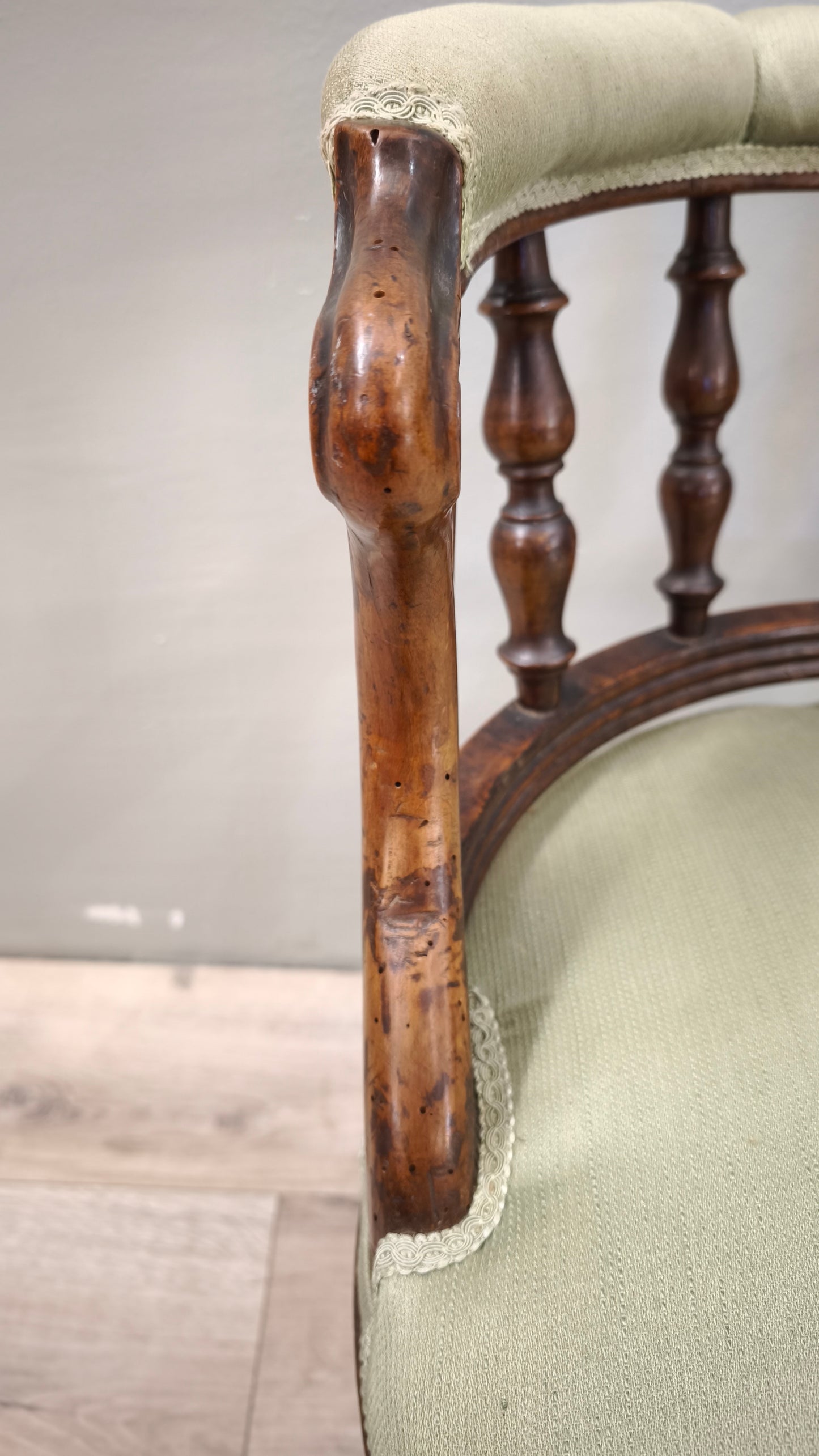 89132 Poltroncina in legno con seduta verde