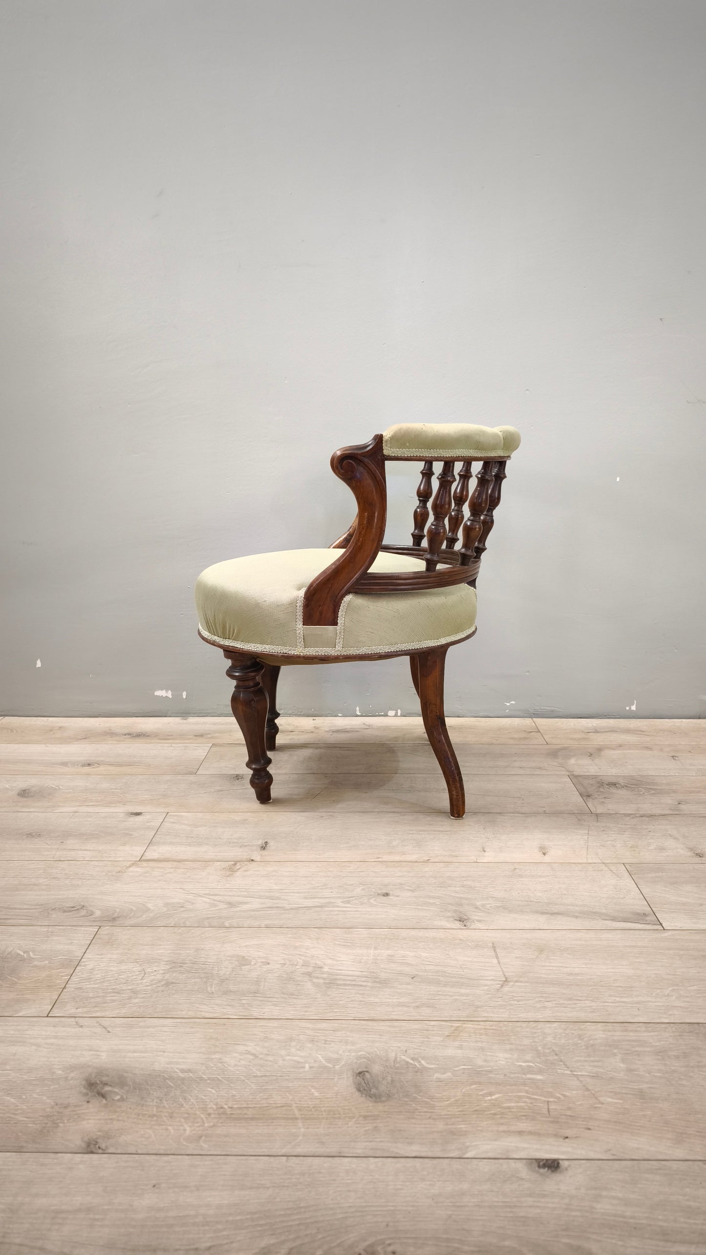 89132 Poltroncina in legno con seduta verde