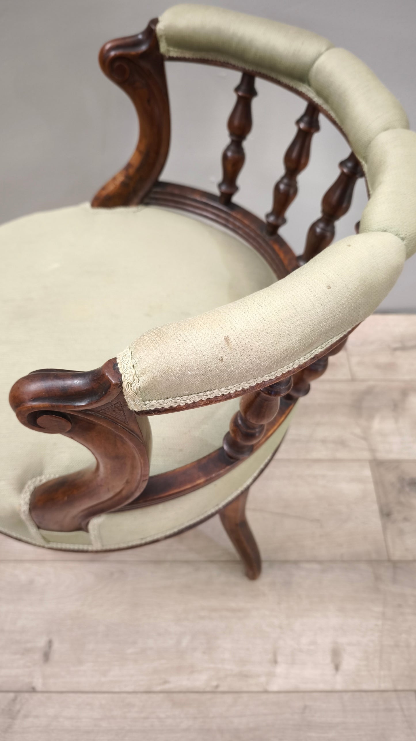 89132 Poltroncina in legno con seduta verde