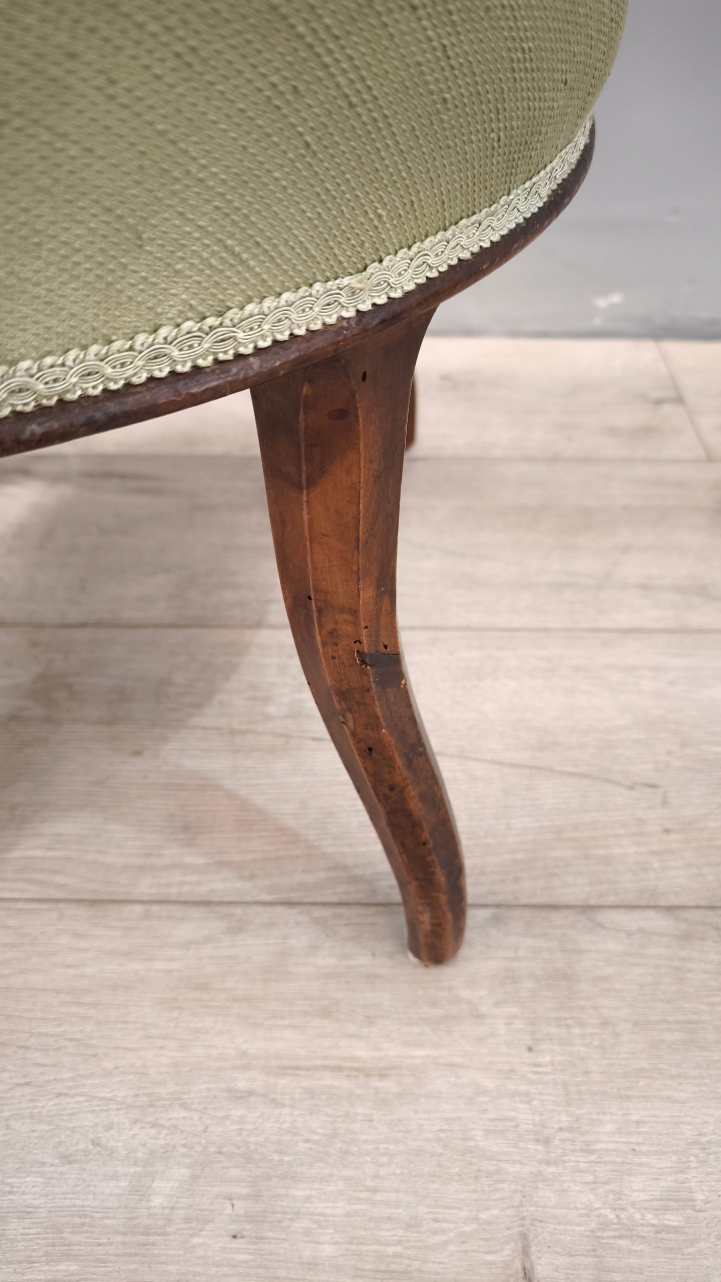 89132 Poltroncina in legno con seduta verde