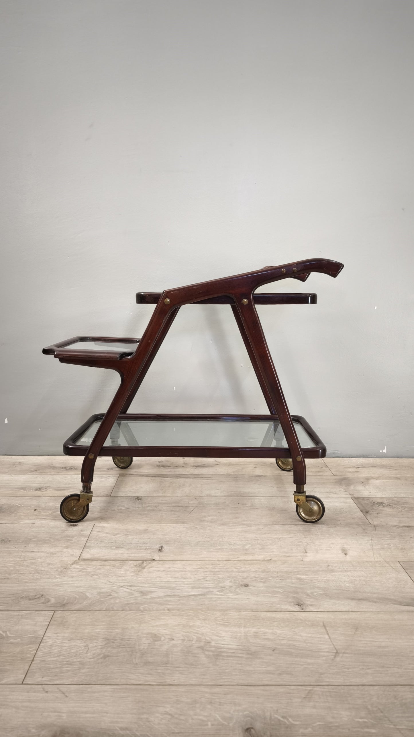 89133 Carrello vintage in legno e vetro