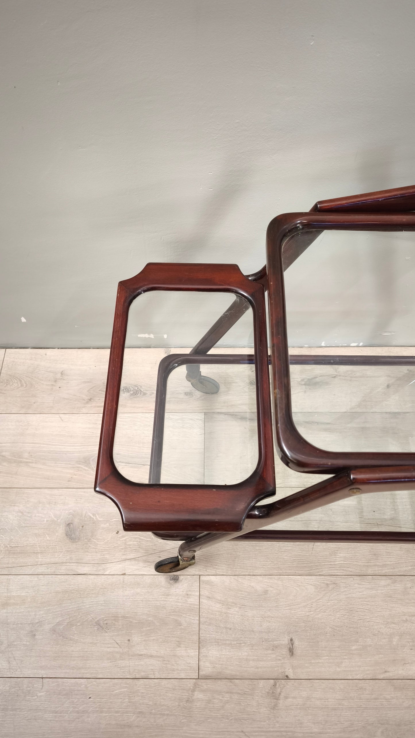 89133 Carrello vintage in legno e vetro
