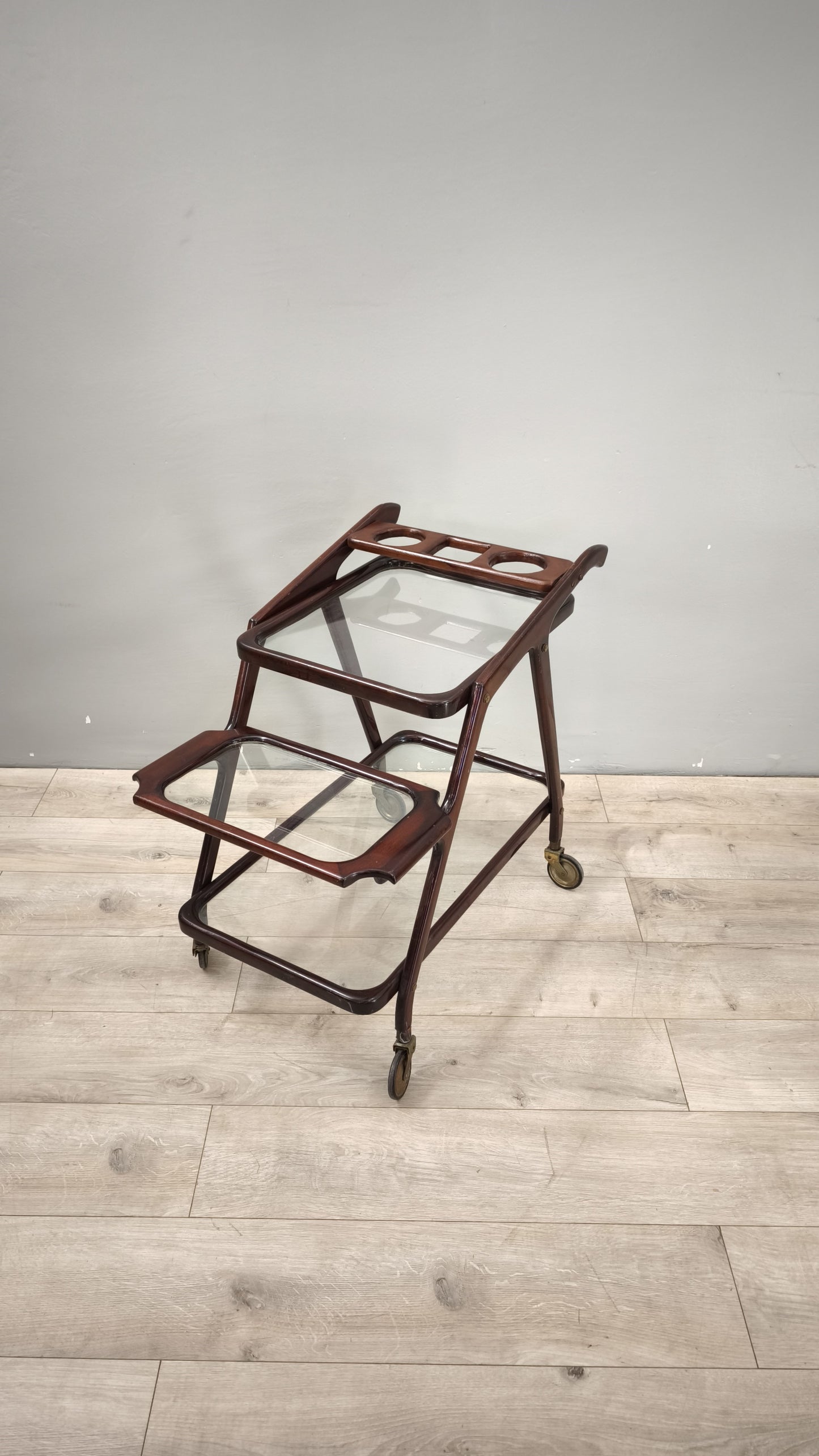 89133 Carrello vintage in legno e vetro