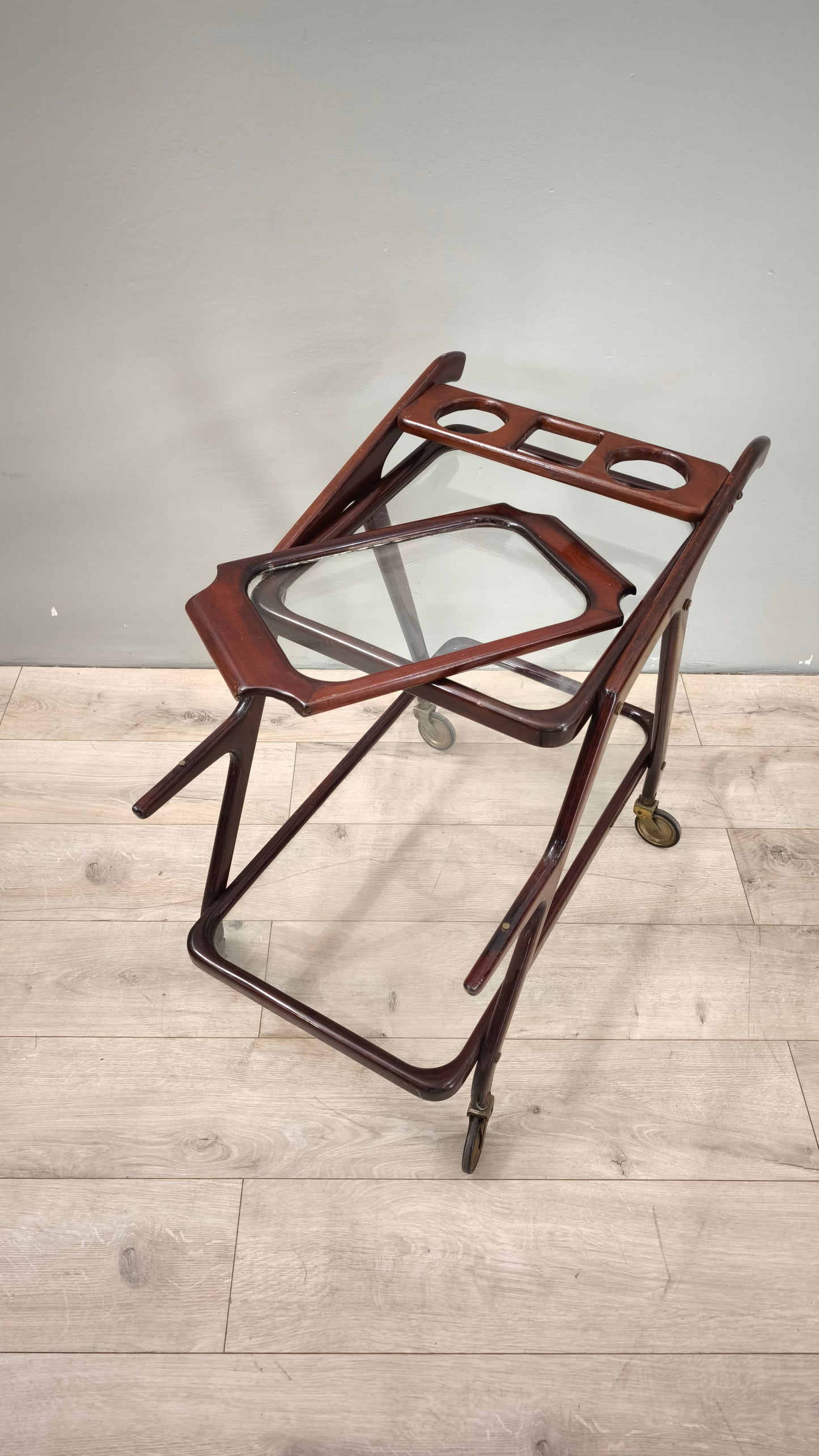 89133 Carrello vintage in legno e vetro