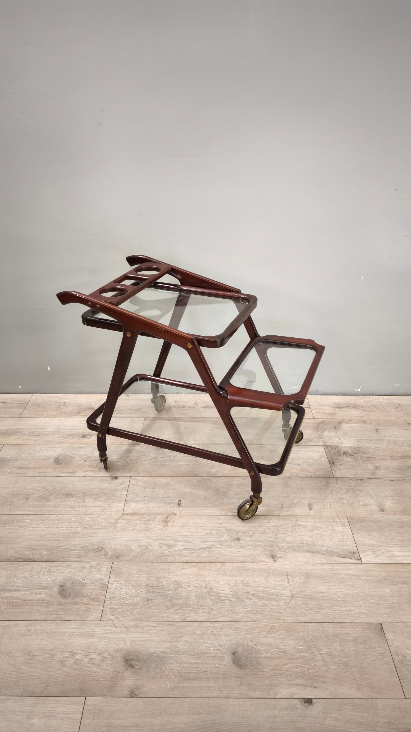 89133 Carrello vintage in legno e vetro