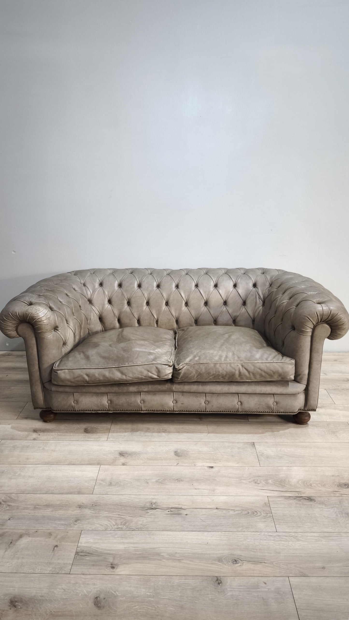 89142 Divano Chester grigio due posti in pelle