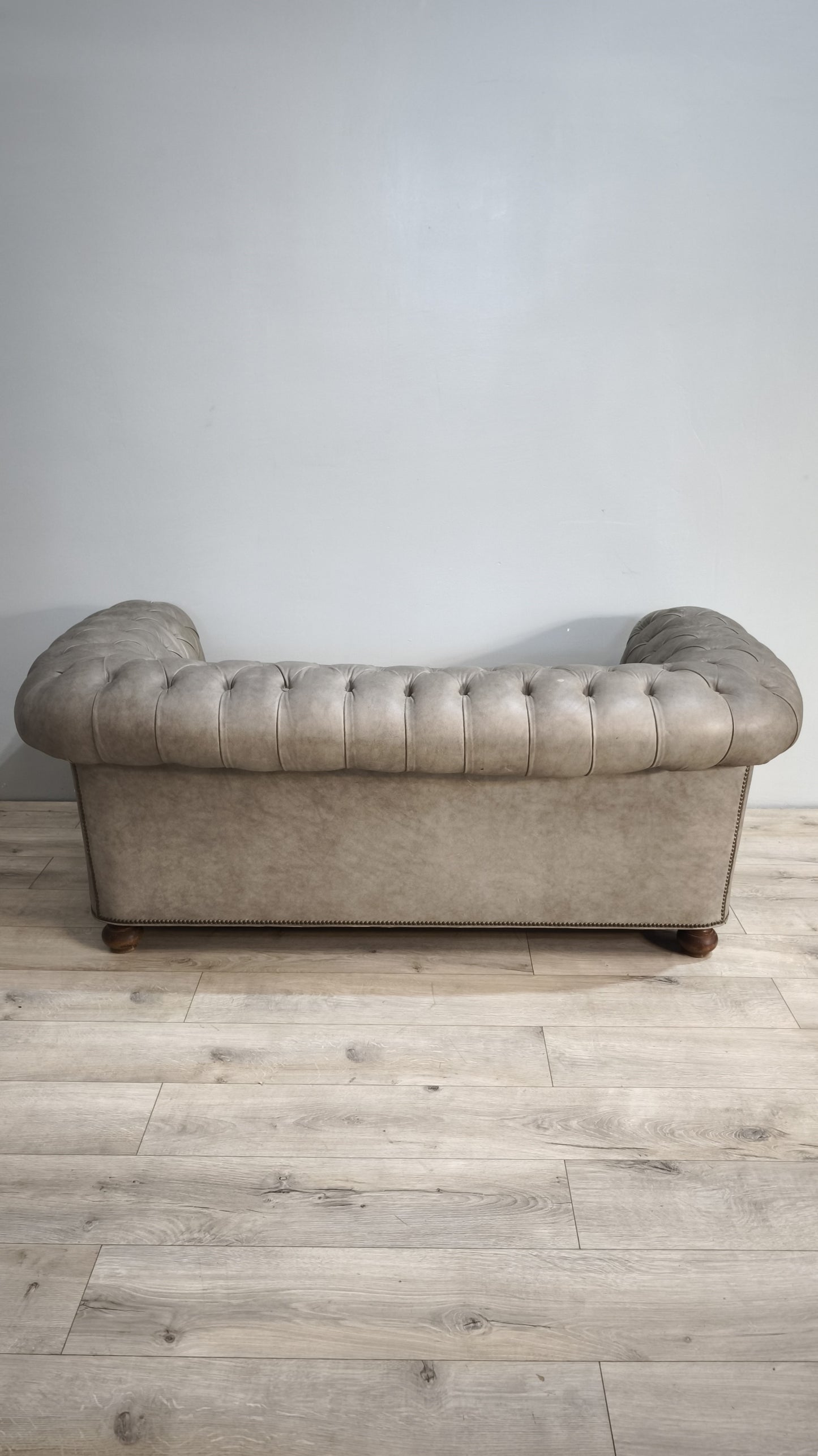89142 Divano Chester grigio due posti in pelle