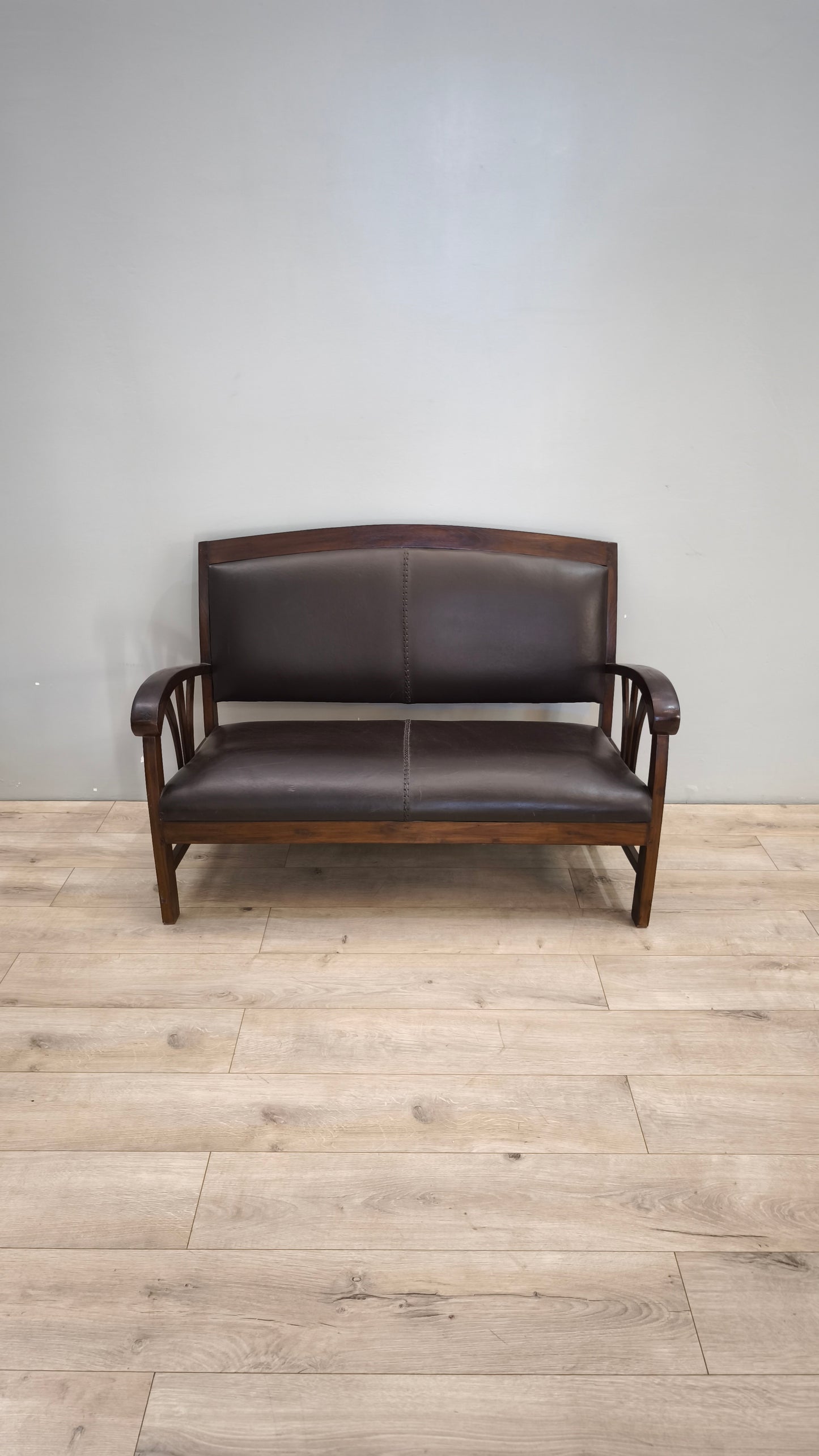 89144 Divanetto in legno e pelle marrone