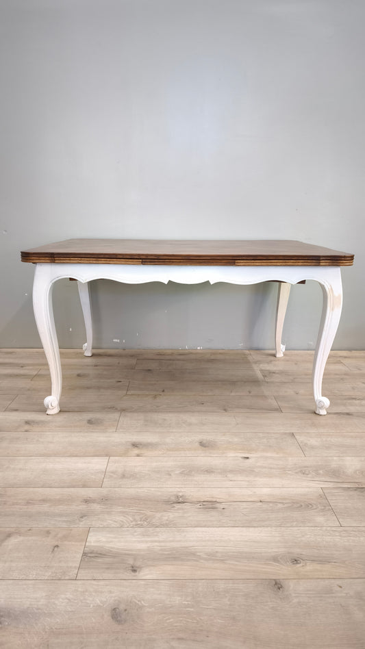 89163 Tavolo allungabile in stile provenzale con base bianca e piano parquettato