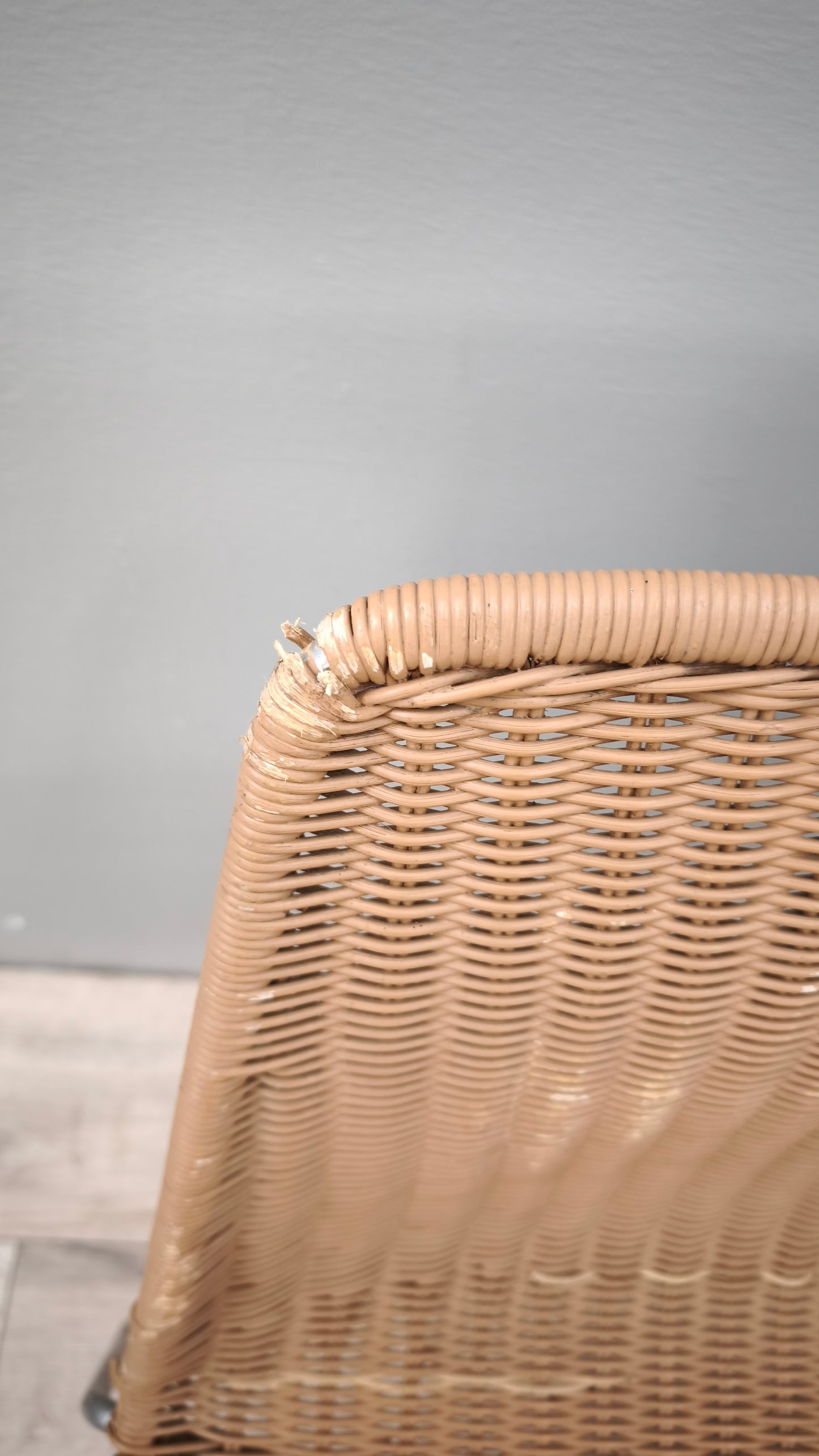 89143 Sedia in acciaio e midollino intrecciato