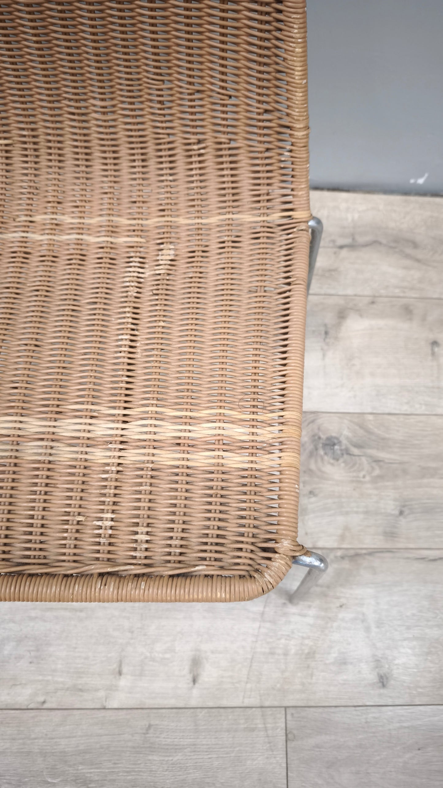 89143 Sedia in acciaio e midollino intrecciato