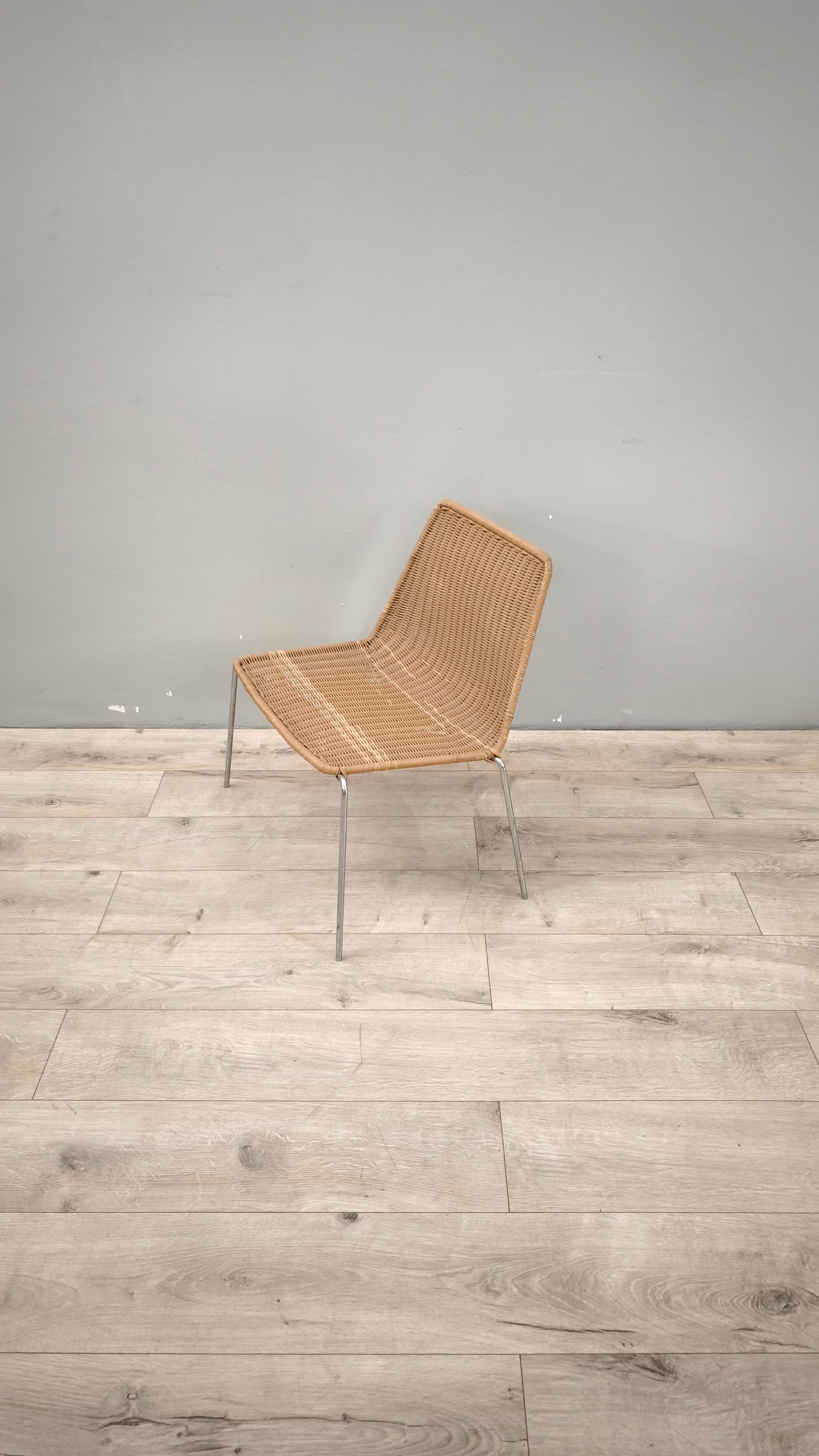 89143 Sedia in acciaio e midollino intrecciato