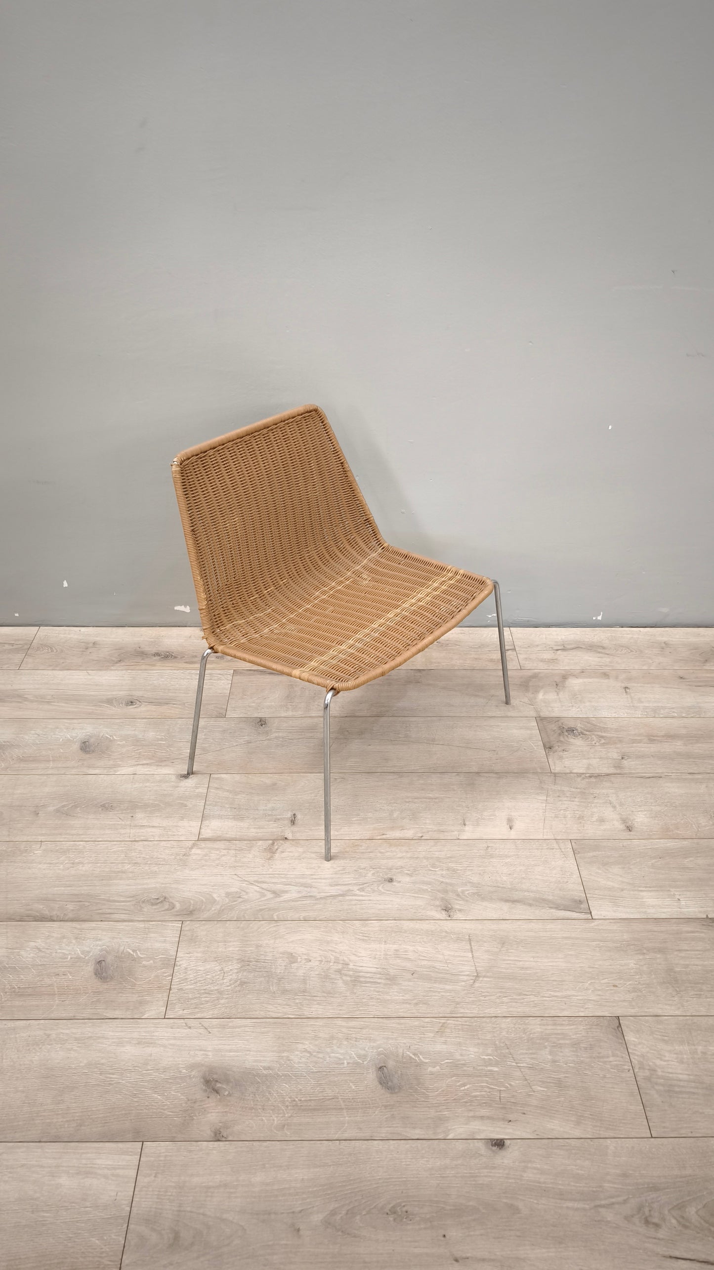 89143 Sedia in acciaio e midollino intrecciato