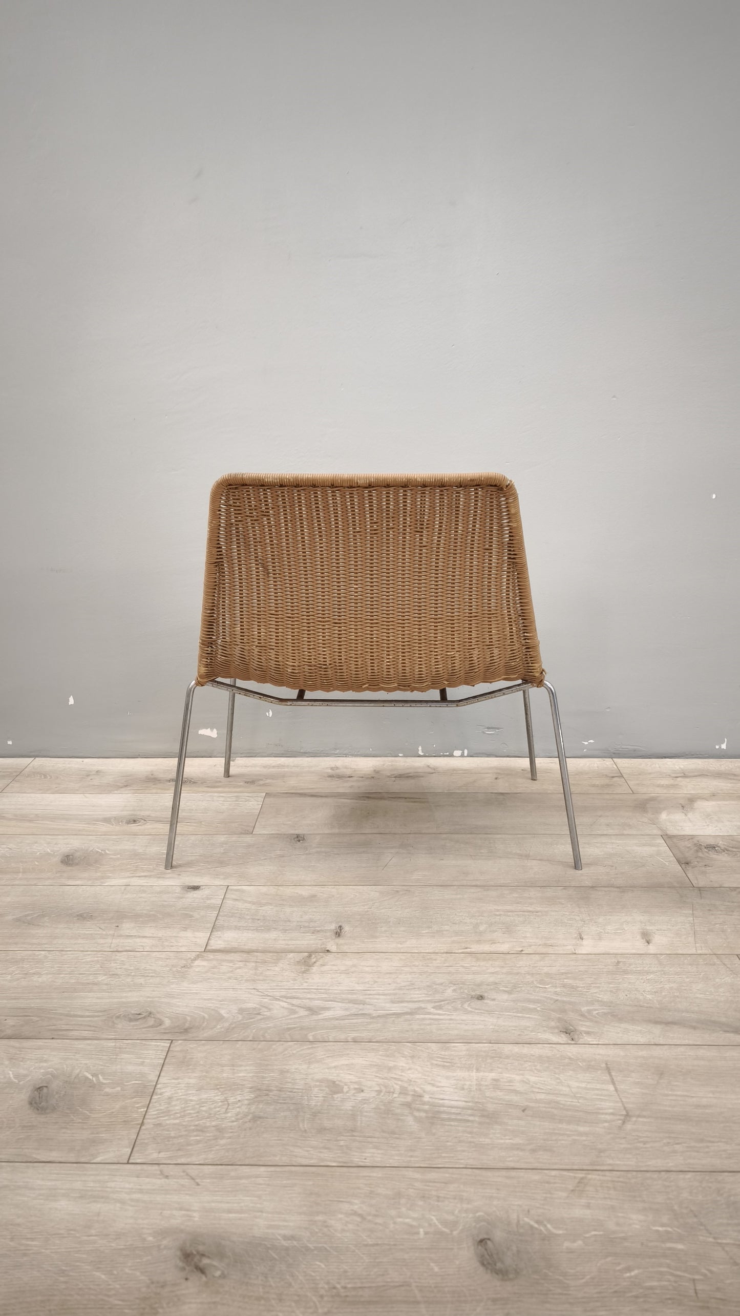 89143 Sedia in acciaio e midollino intrecciato