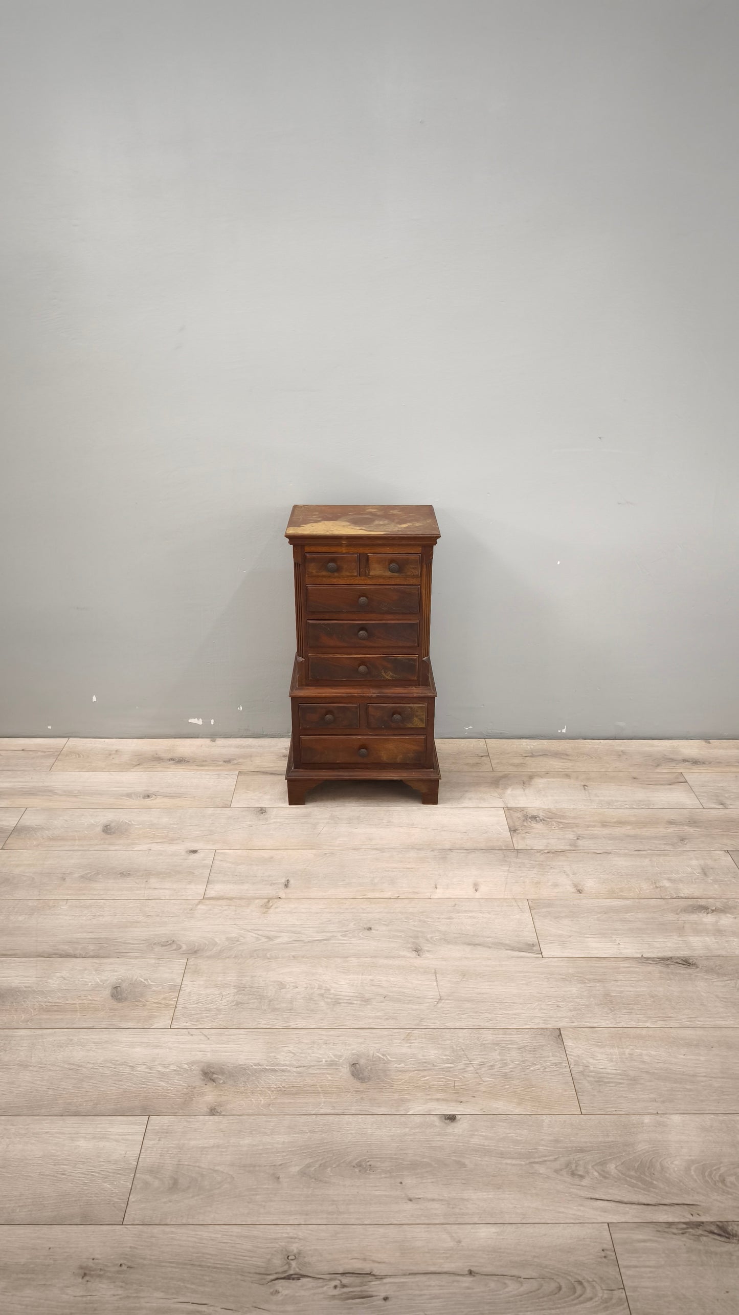 89148 Mobiletto in legno con cassetti