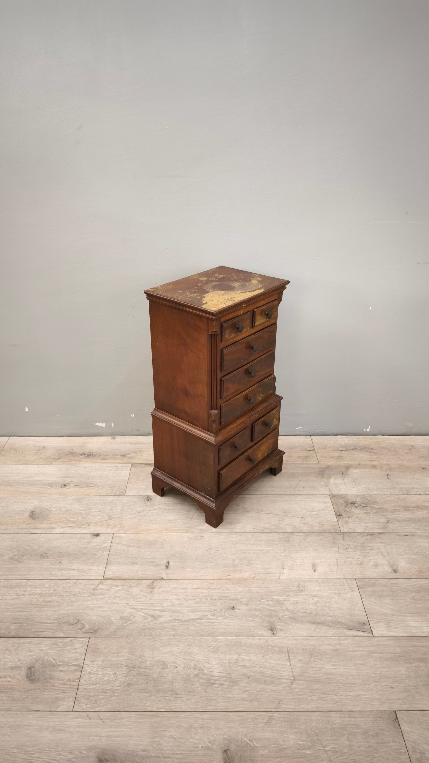 89148 Mobiletto in legno con cassetti