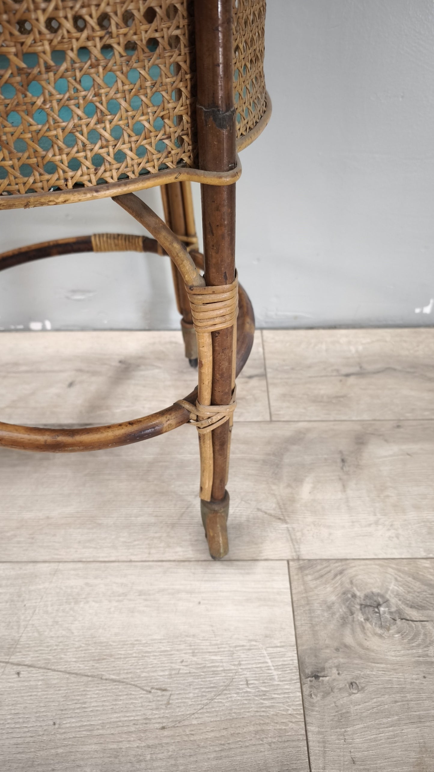 89160 Carrellino rotondo in paglia