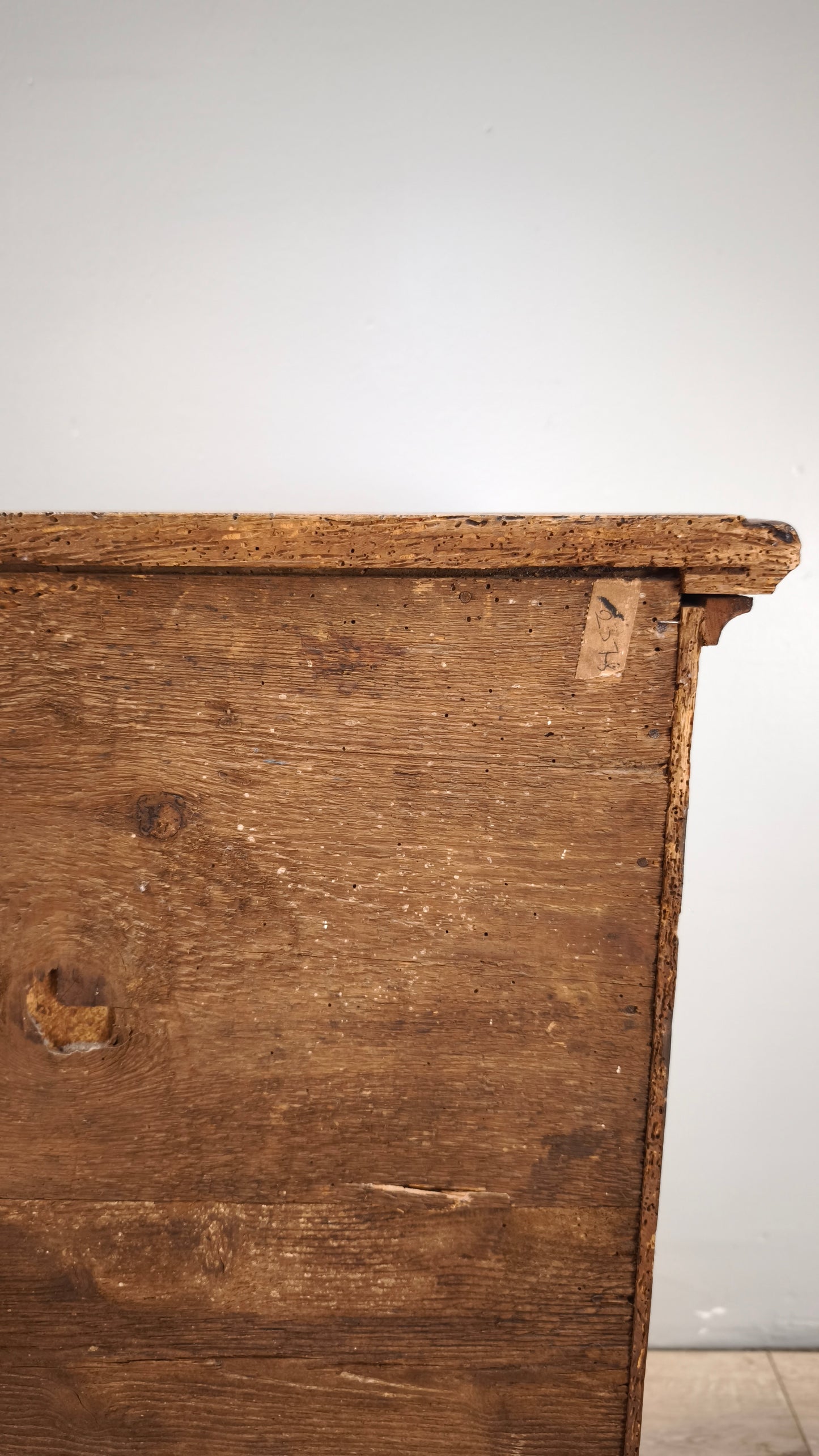 89150 Piccolo stipo in legno