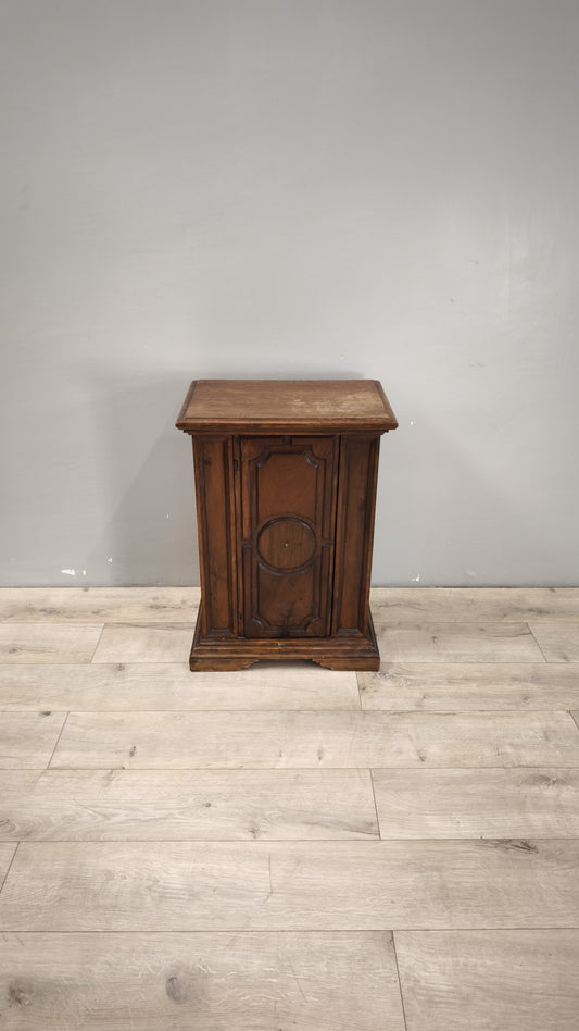 89150-2 Piccolo stipo in legno