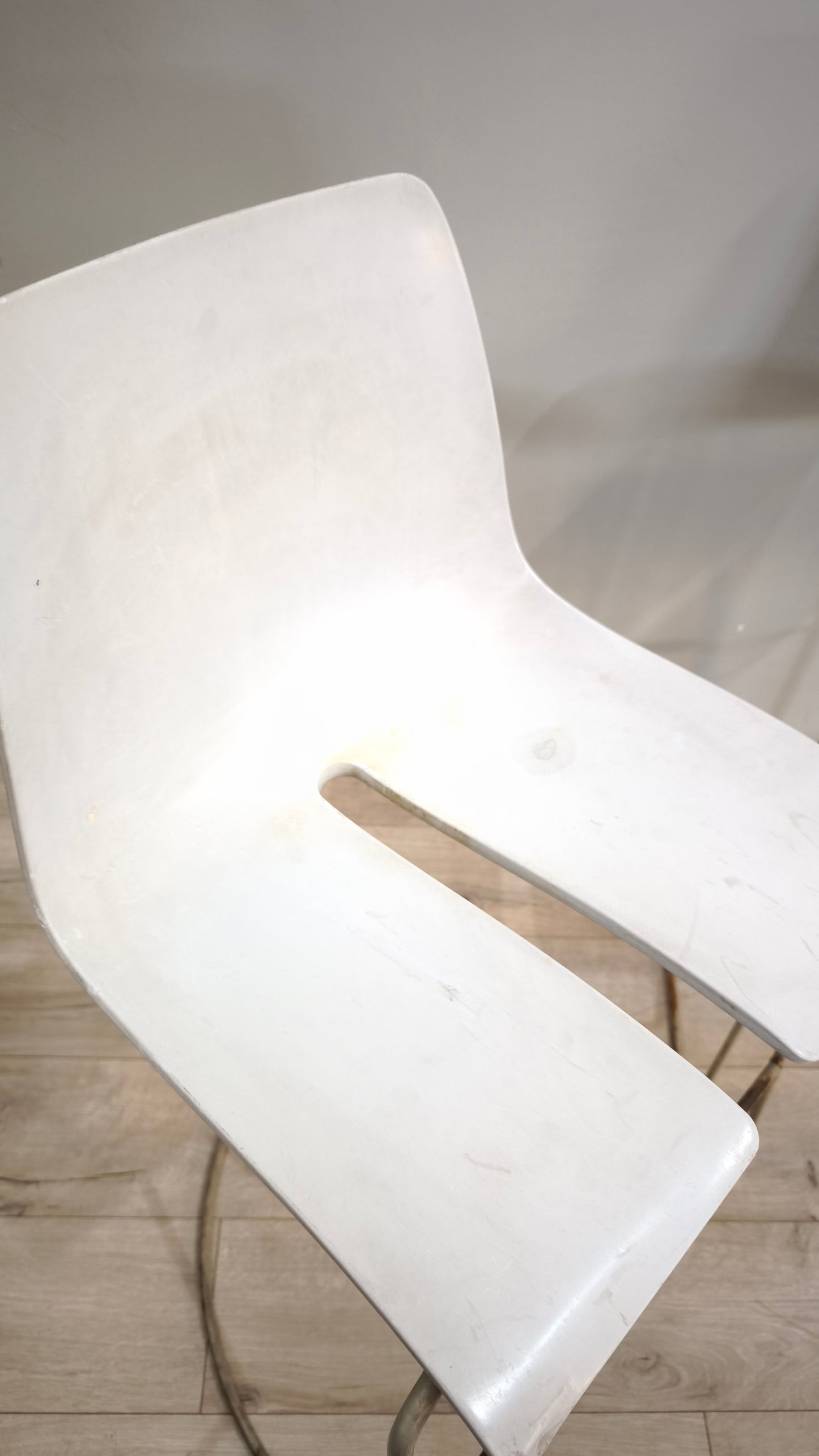 89141 Sgabello Ray-Chair con struttura in metallo e seduta in plastica bianca