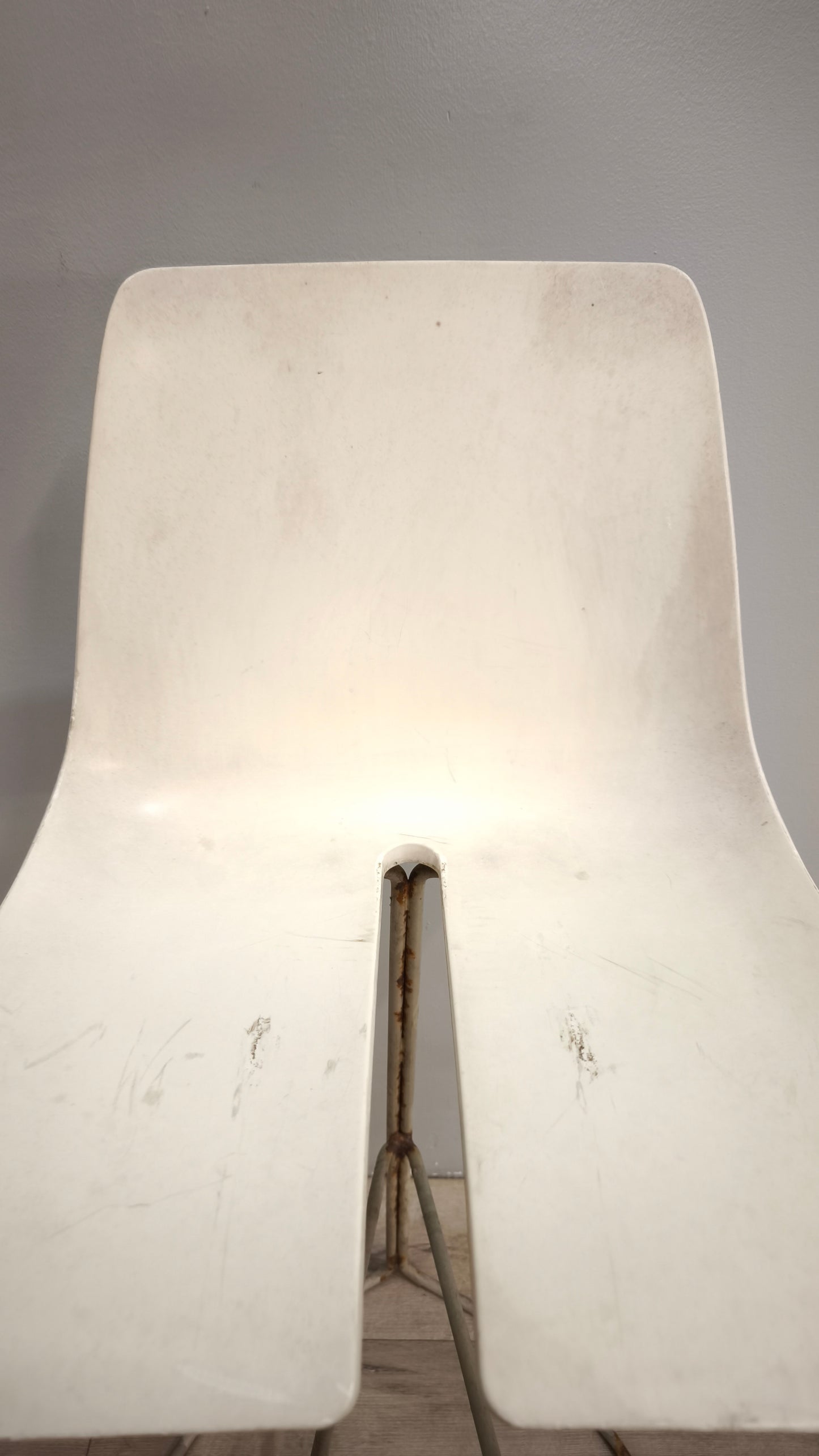 89141 Sgabello Ray-Chair con struttura in metallo e seduta in plastica bianca