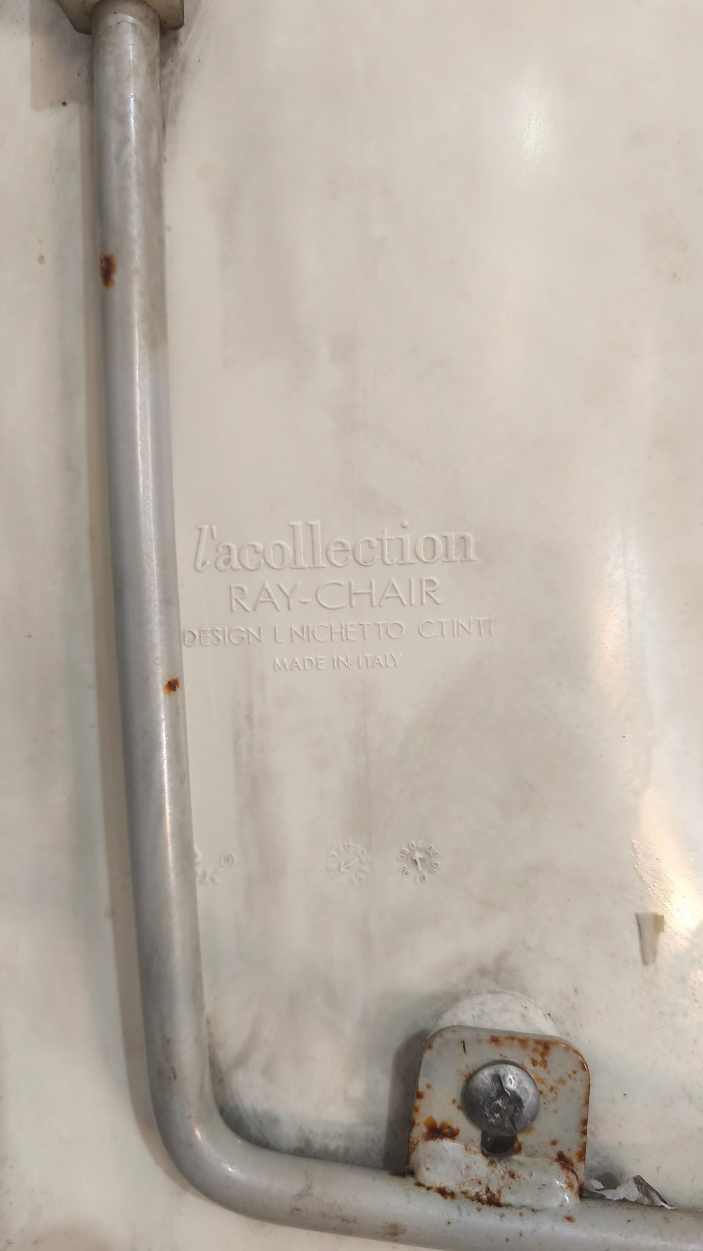 89141 Sgabello Ray-Chair con struttura in metallo e seduta in plastica bianca