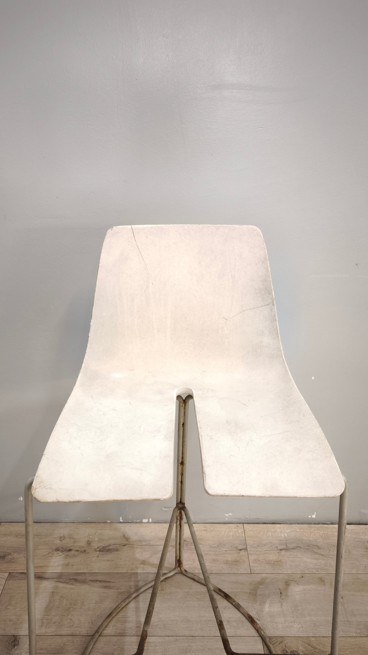 89173 Sgabello Ray-Chair con struttura in metallo e seduta in plastica bianca