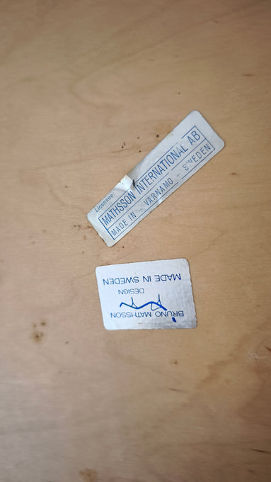 89211 Tavolo rotondo in legno chiaro di Bruno Mathsson