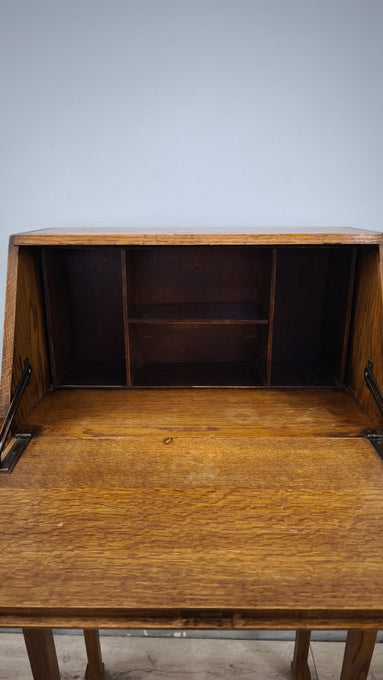 89210 Piccolo secretaire in legno con piano a ribalta e cassetto