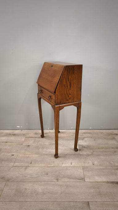 89210 Piccolo secretaire in legno con piano a ribalta e cassetto