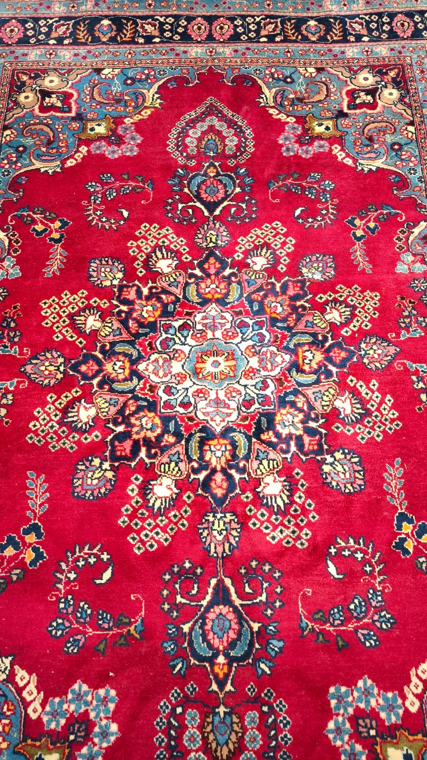 89213 Tappeto Tabriz, Iran, color ciliegia con decorazione a motivo floreale 301cm x 202cm