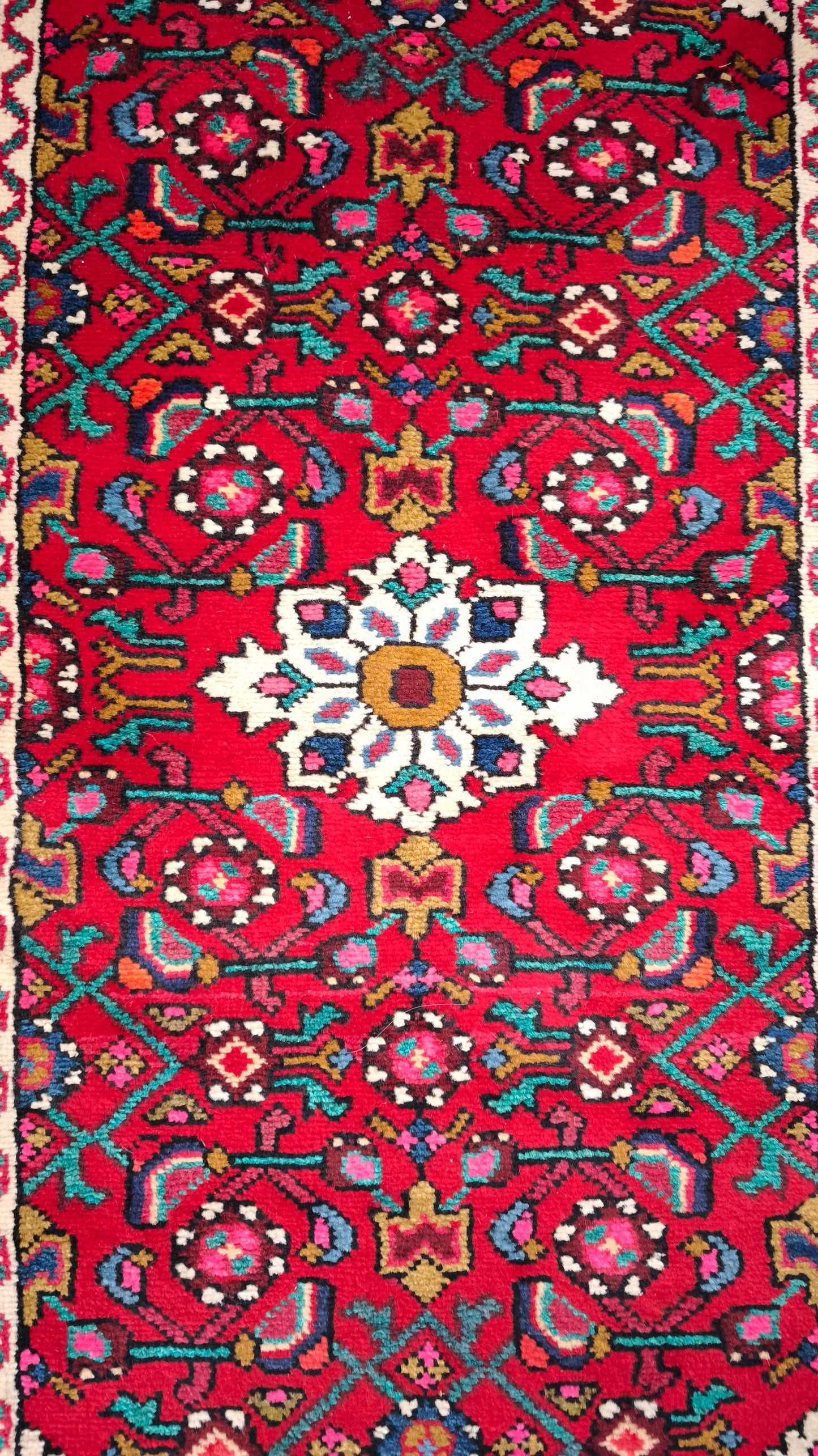 89212 Tappeto Hamedan, Persia, rosso, cotone e lana con decorazione a motivo floreale 128cm x 72cm
