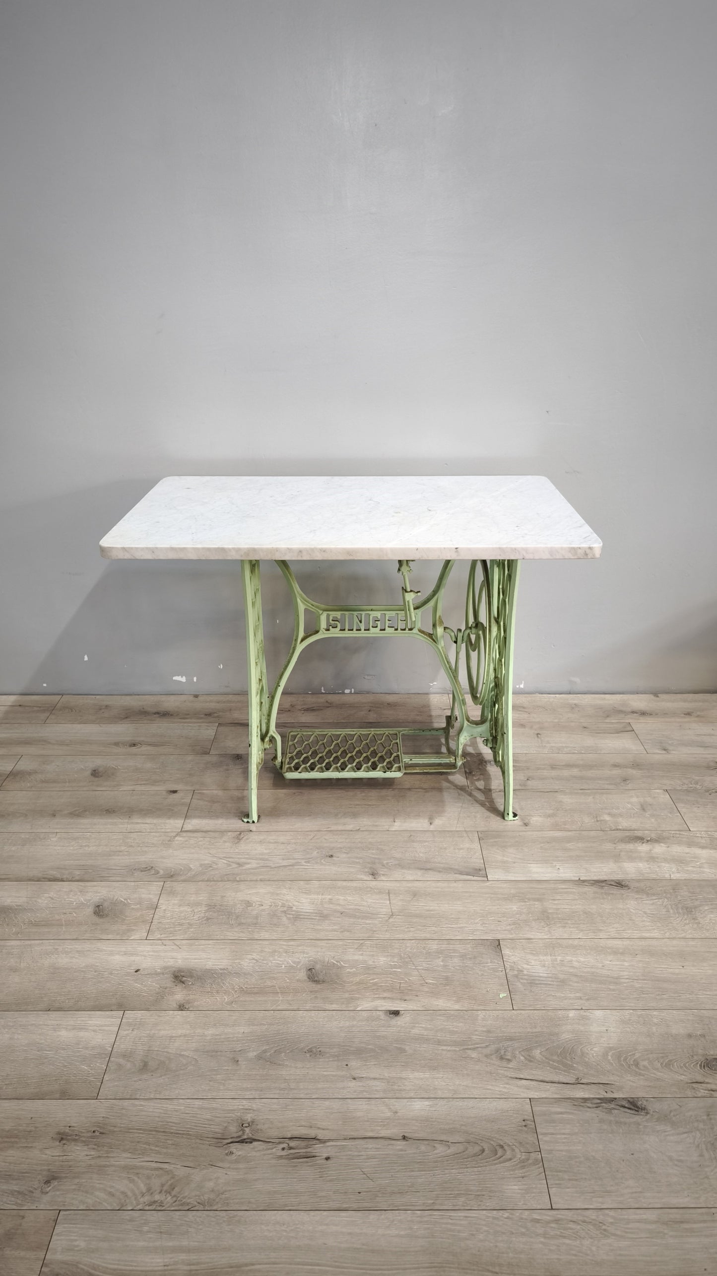 89214 Base Singer verde in ghisa con piano in marmo grigio