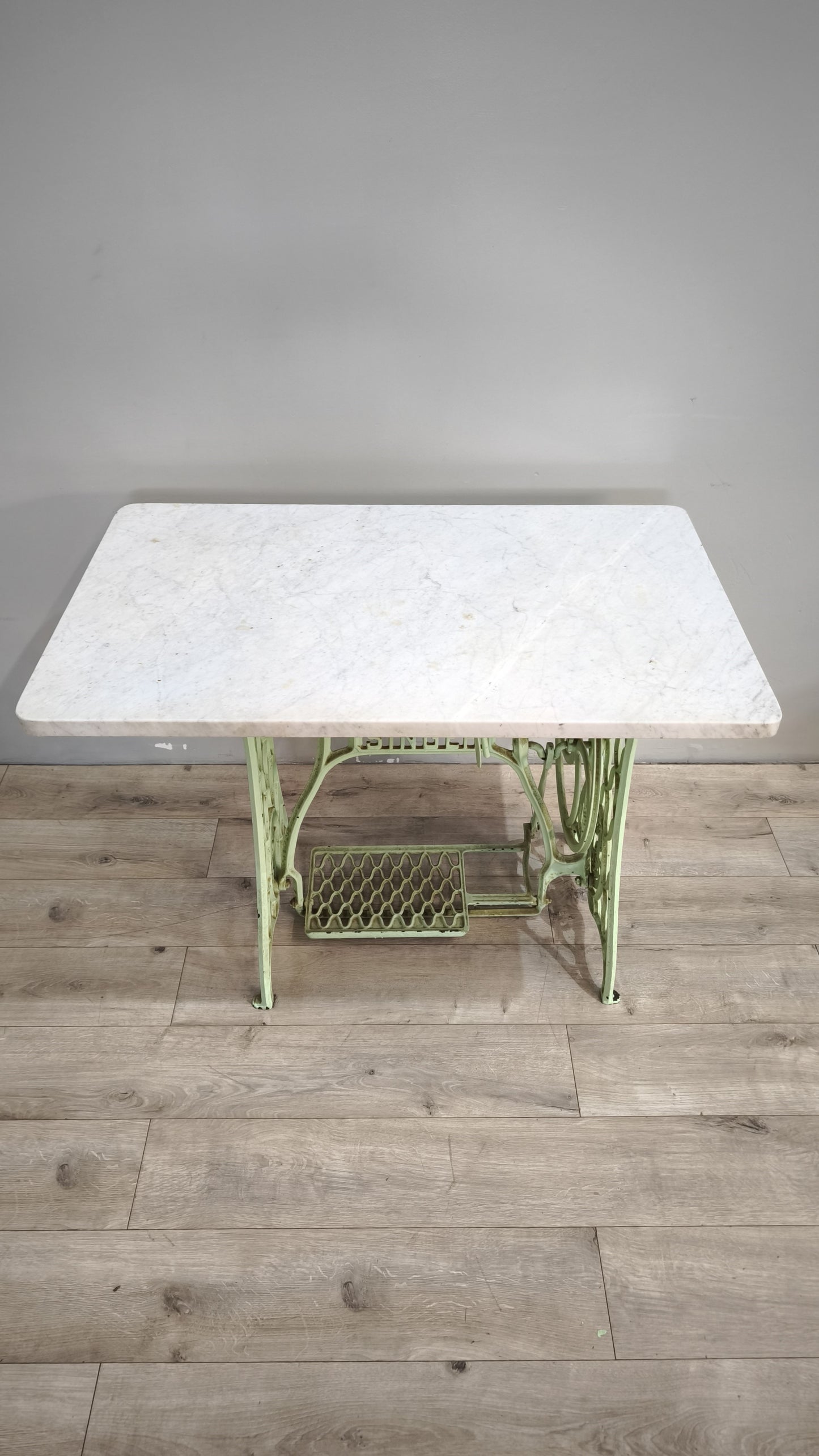 89214 Base Singer verde in ghisa con piano in marmo grigio