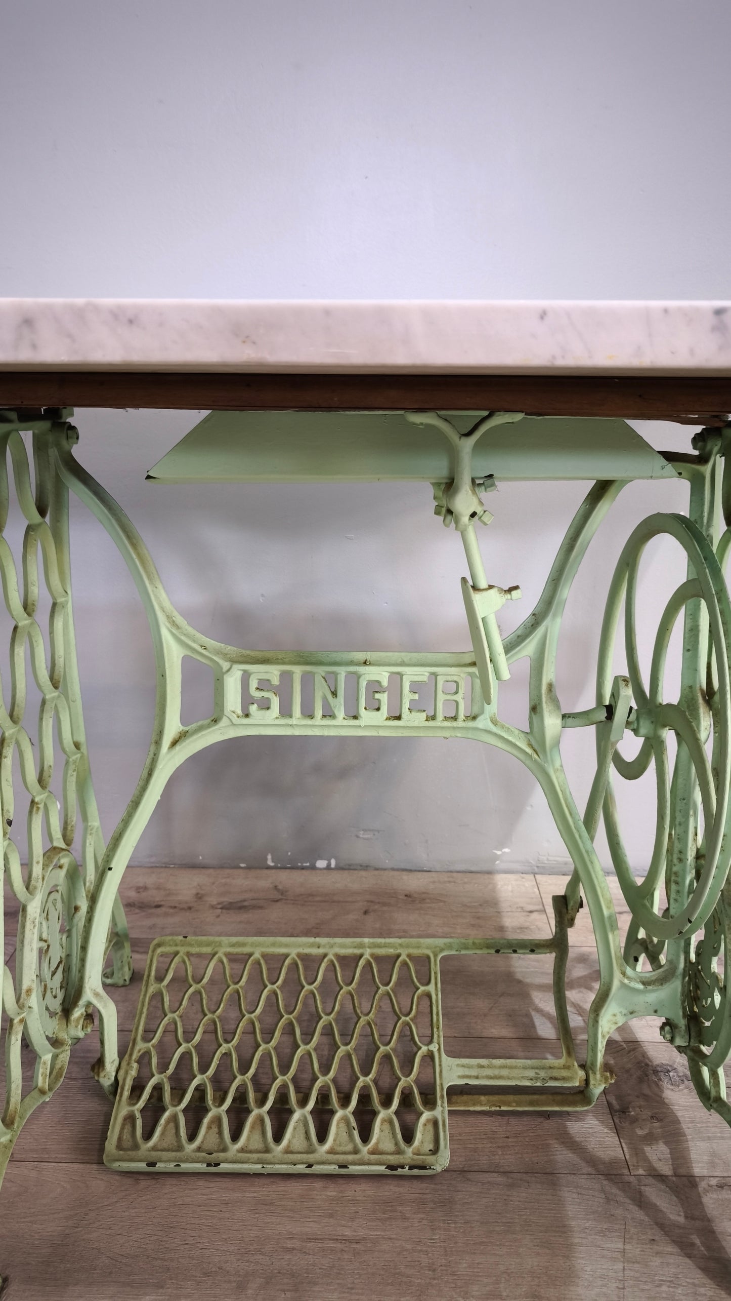 89214 Base Singer verde in ghisa con piano in marmo grigio