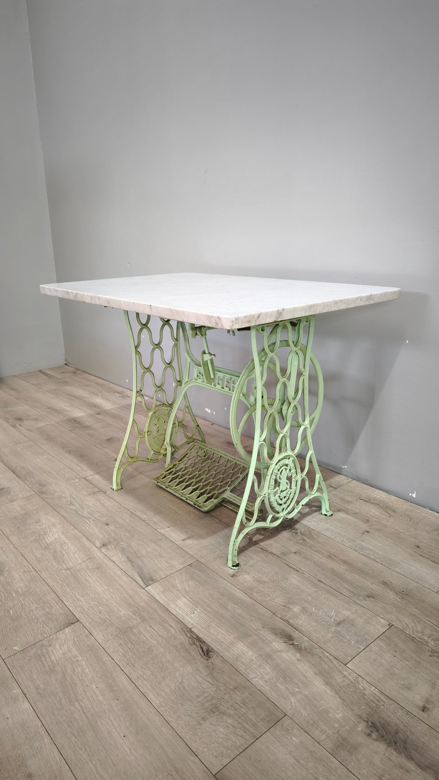 89214 Base Singer verde in ghisa con piano in marmo grigio