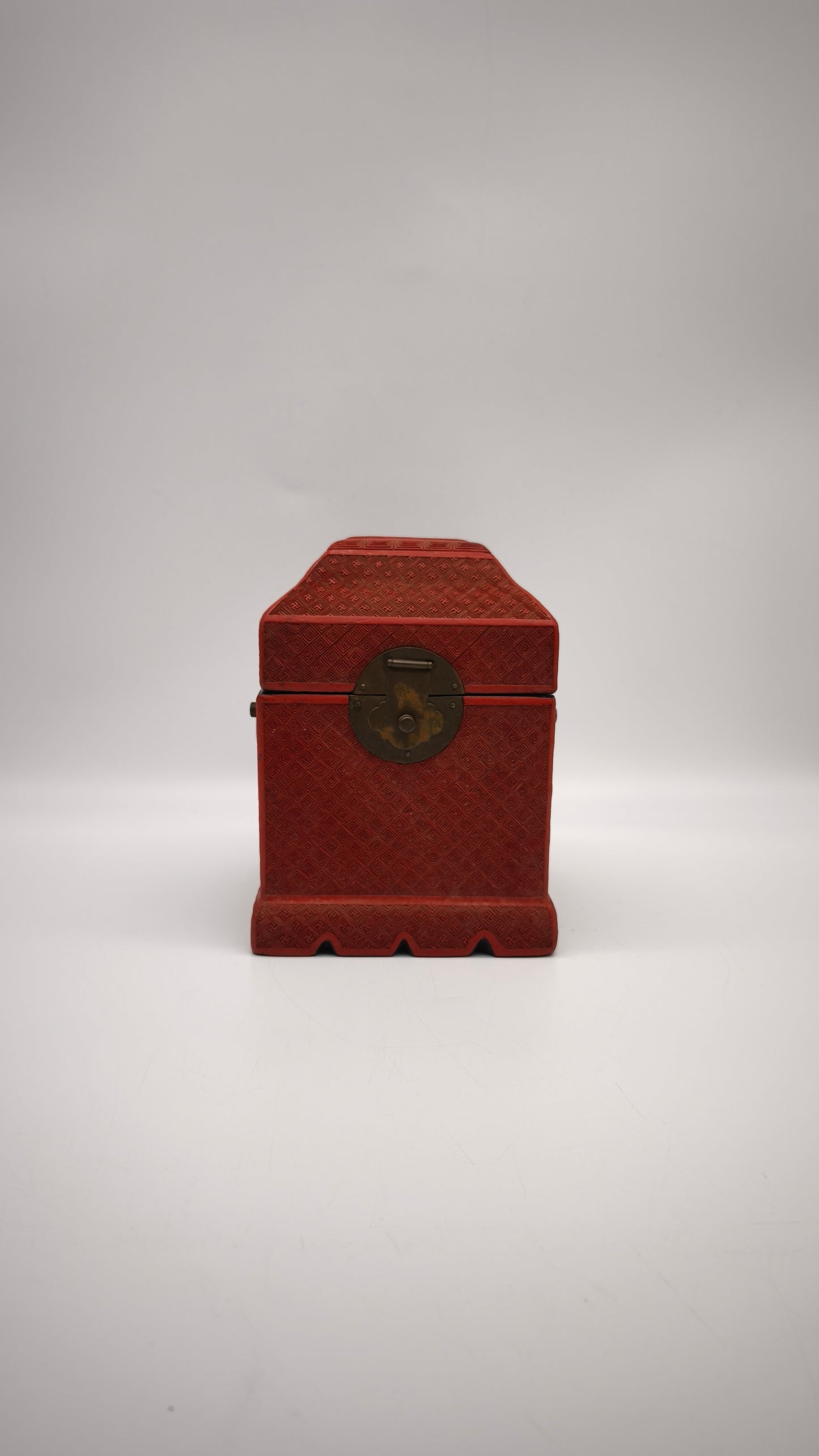 89012 Scatola cinese portagioie in lacca rossa