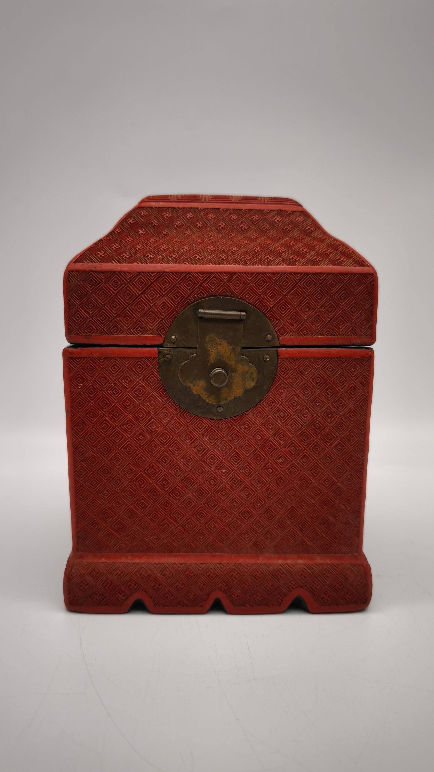 89012 Scatola cinese portagioie in lacca rossa