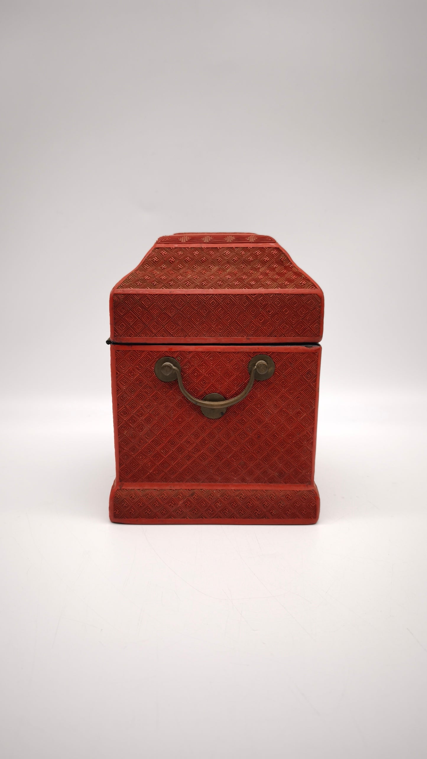 89012 Scatola cinese portagioie in lacca rossa