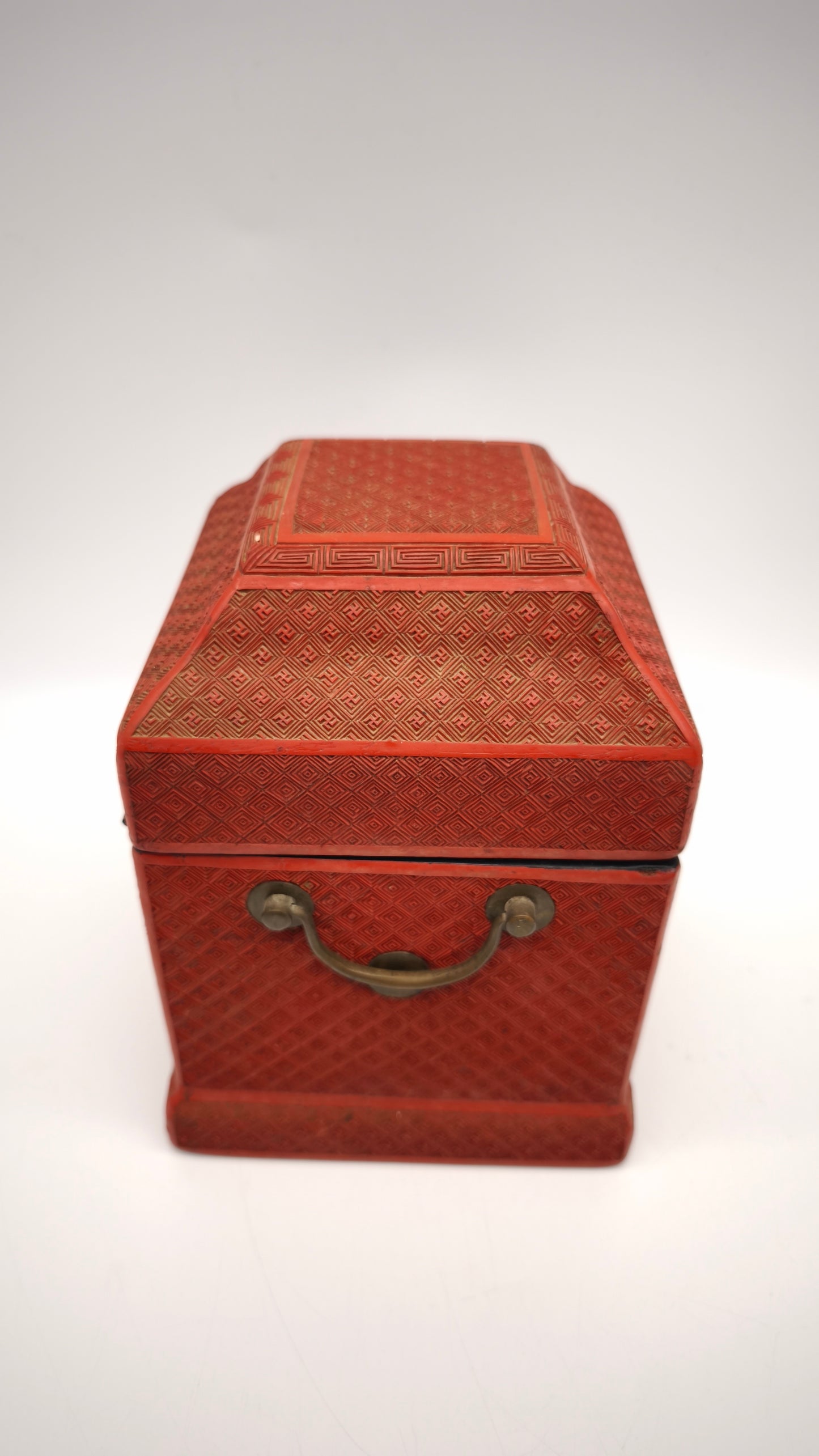 89012 Scatola cinese portagioie in lacca rossa